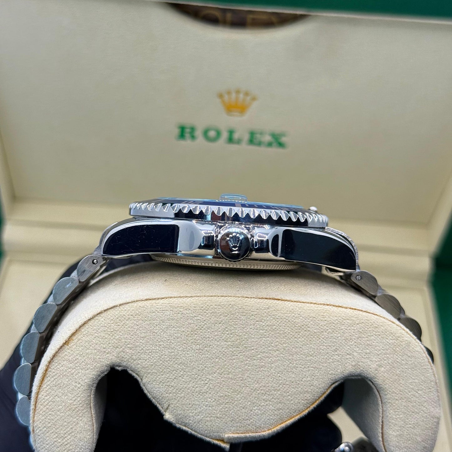 Rolex submariner silver with blue rotating dial with date - watch forge